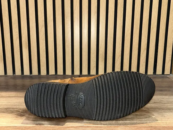 Zapato de vestir con suela clásica nueva vista desde abajo
